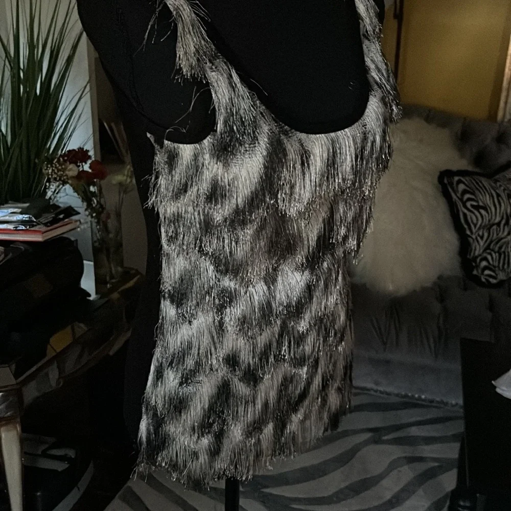 Karen Kane black and white front tank top - Picture 2 of 9